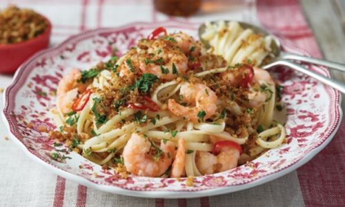 7 Fun & Easy Seafood Recipes To Try At Home chilli garlic prawn linguine